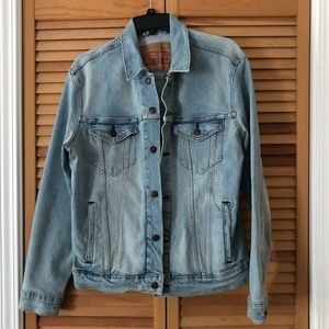 Levi’s trucker jacket - Medium